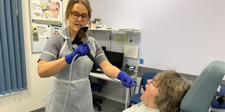 NHS pilots new iPhone adapter to check patients for throat cancer